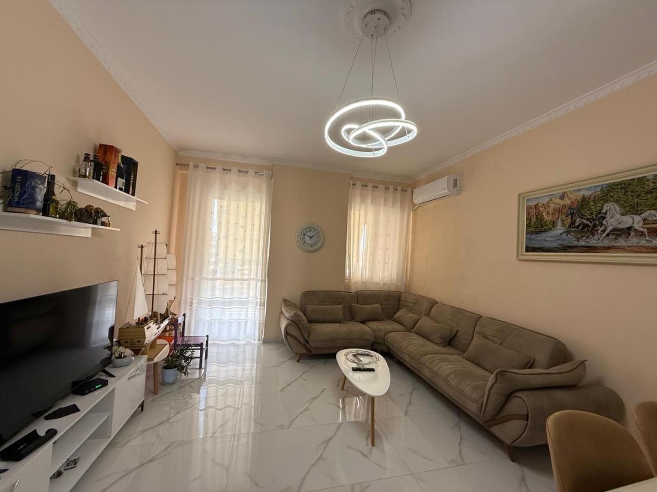 Paola's * Vlorë