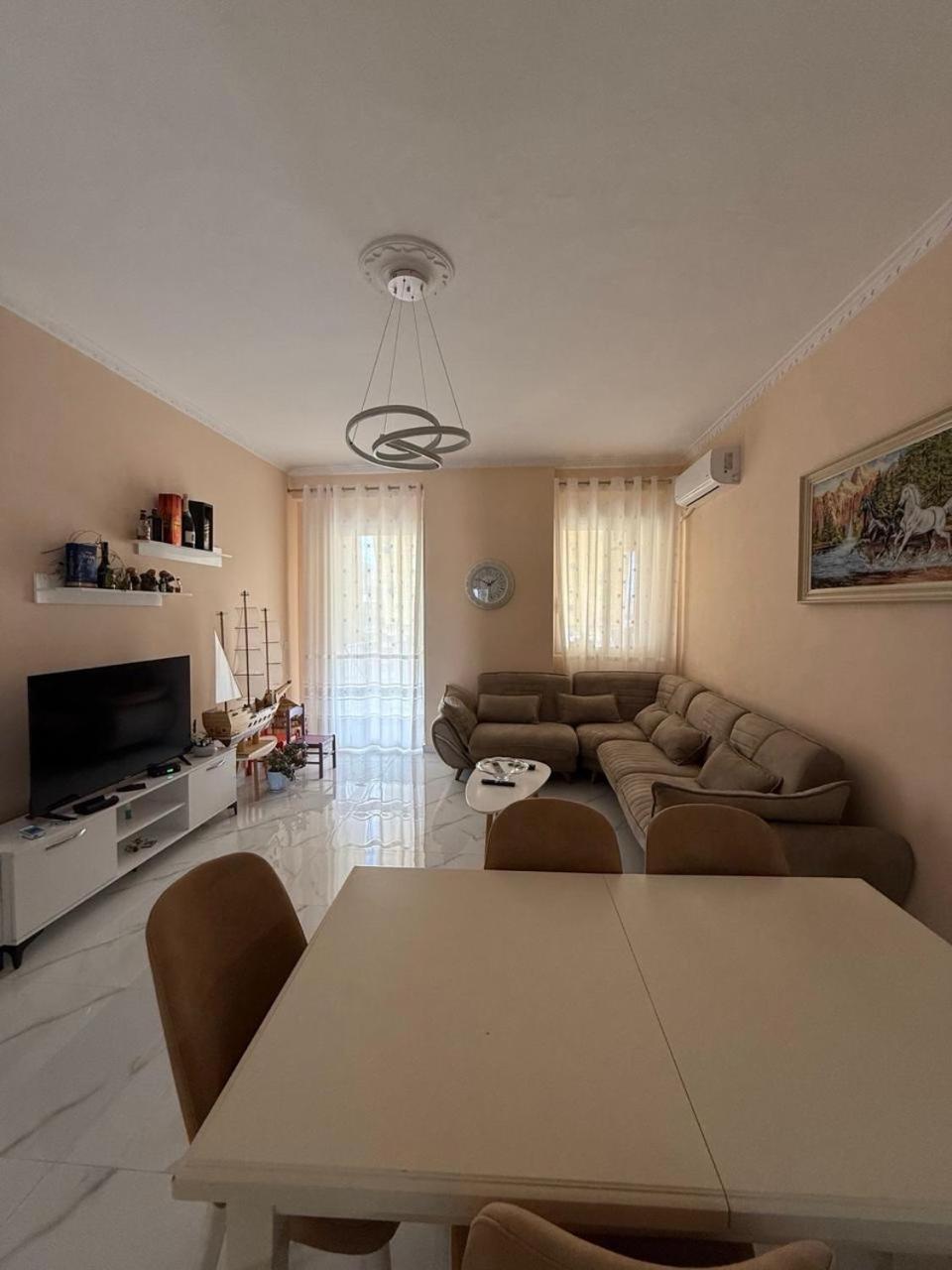 Paola's Vlorë